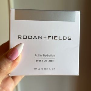 RODAN + FIELDS Active Hydration body replenish .